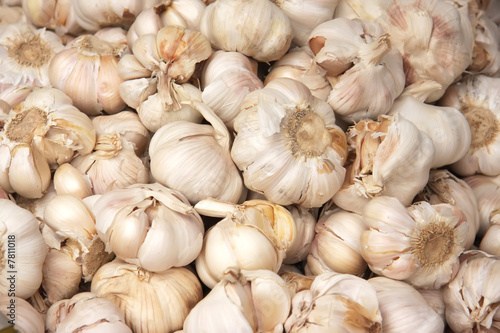 Whole garlic