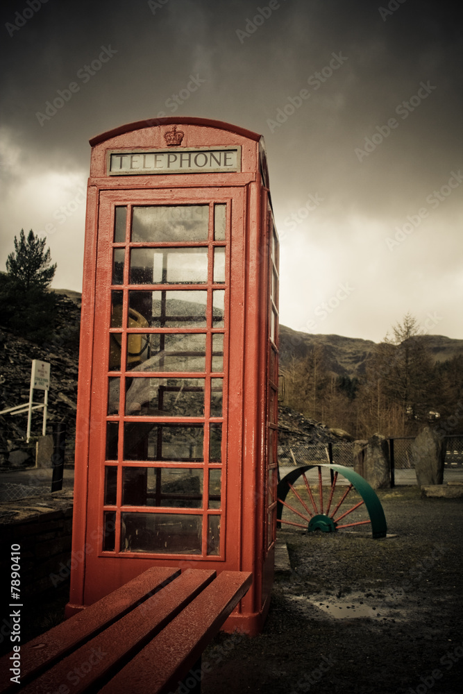 Obraz premium Lone Phone Booth in the Country