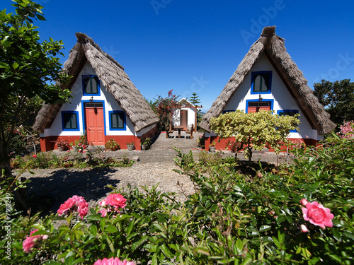 Strohütten auf Madeira