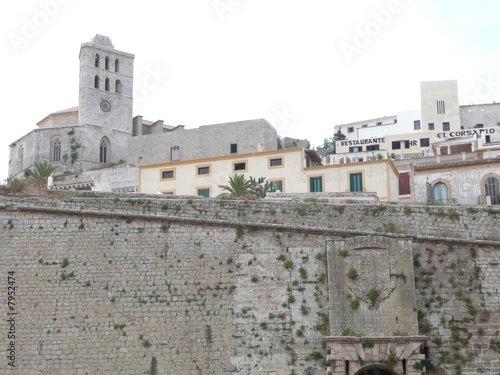 Murallas de Ibiza con dalt vila y catedral