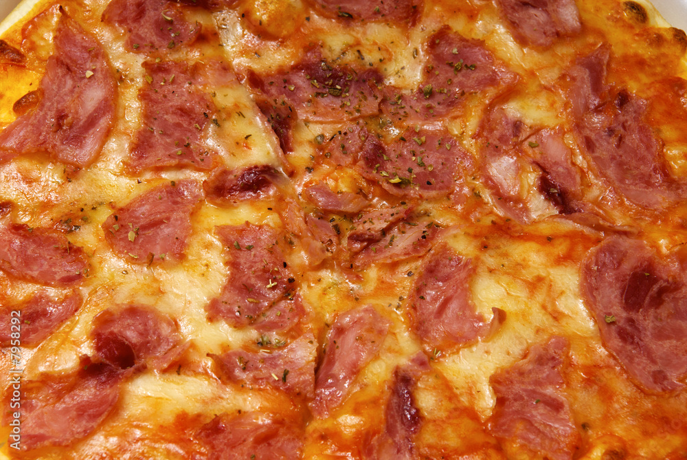 Fresh, appetizing pizza proschiutto