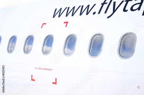 Gros plan sur une carlingue d'avion