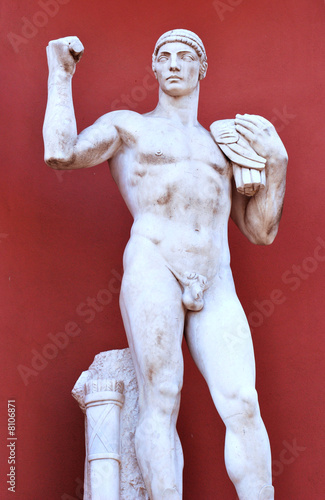 statua olimpica photo
