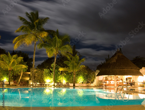 piscine cocotier bar cocktail vacances île maurice exotique trop
