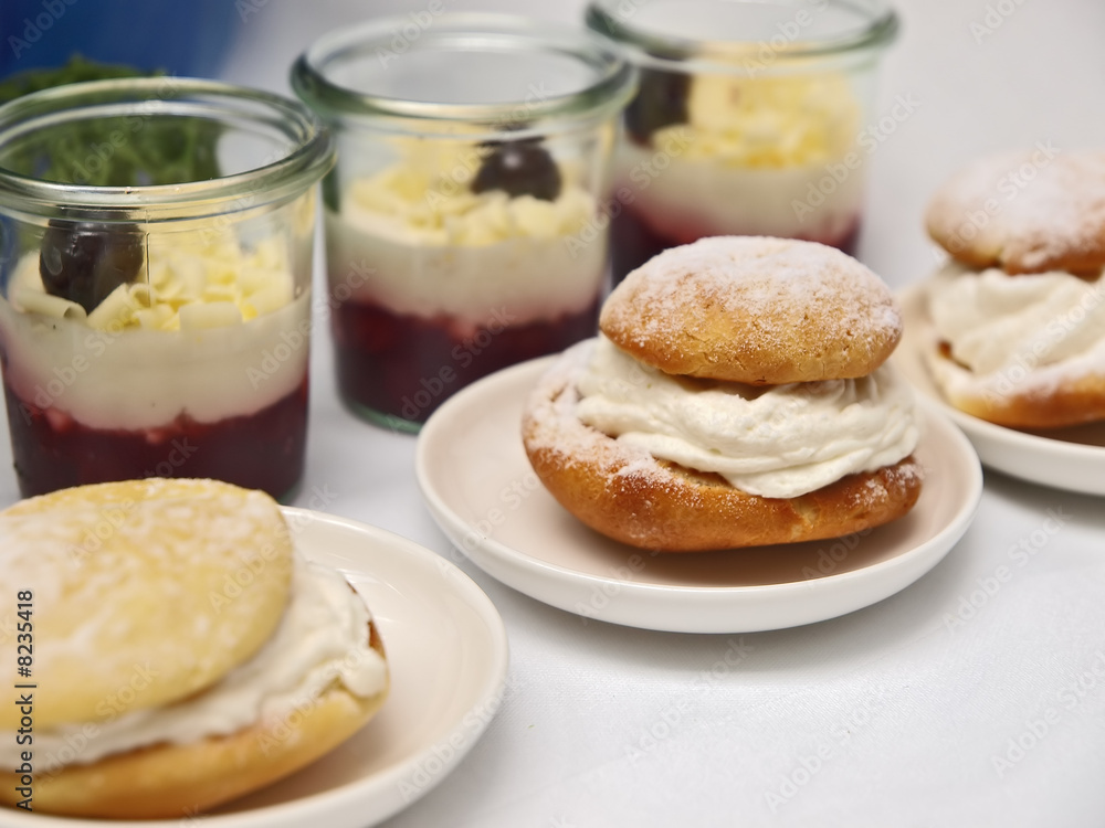 wellness büffet,ricotta auf rote grütze,zimtbrötchen mit sahne wellness büffet,ricotta auf rote grütze,zimtbrötchen mit sahne