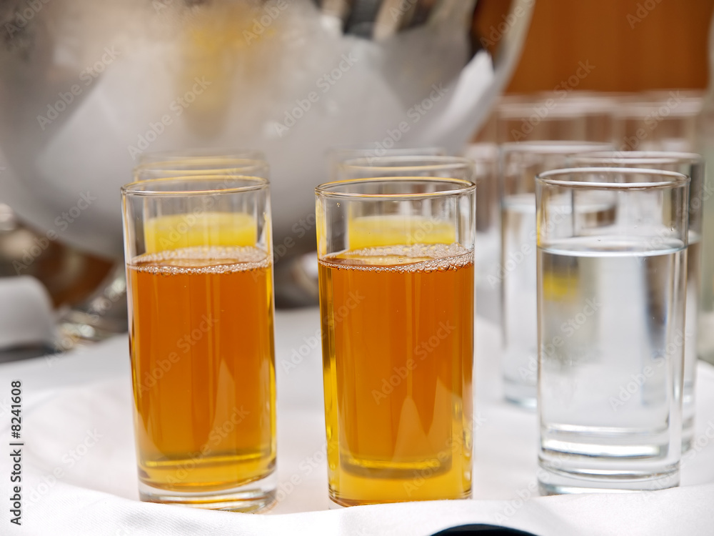 büffet/bar,getränke im gläser büffet/bar,getränke im gläser