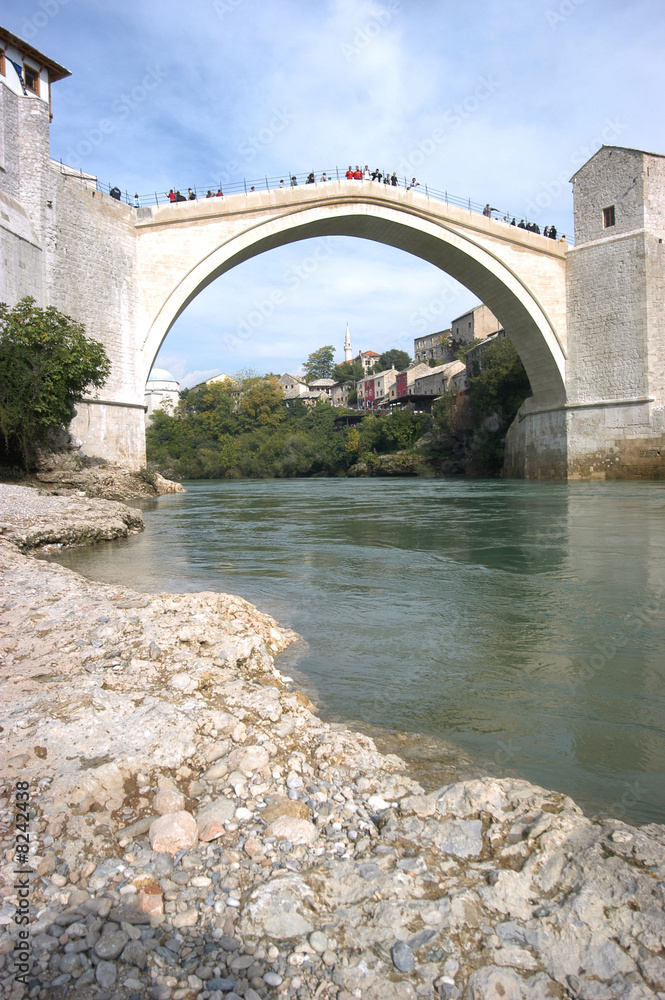 Fiume Neretva con il ponte di Mostar - Bih