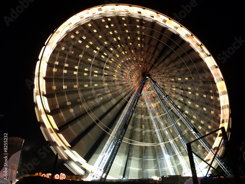 Riesenrad bei Nacht photo