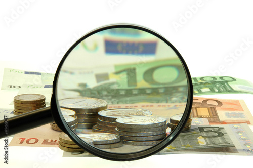 Geld mit Lupe 1 photo