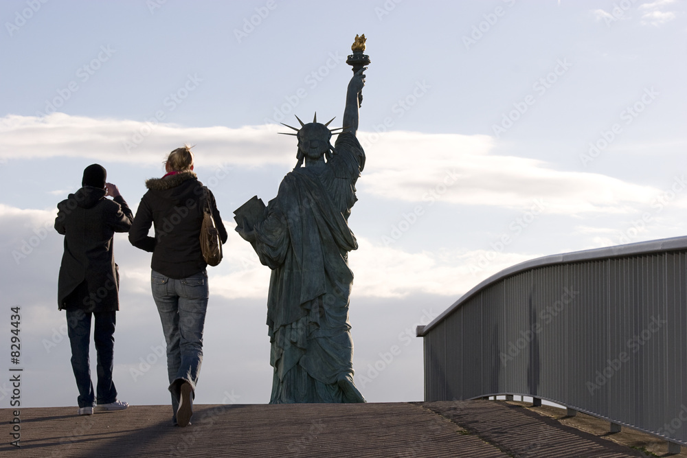 Fototapeta premium Visiting Paris