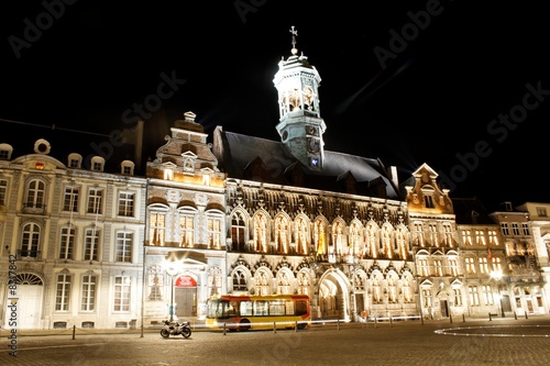 Hotel de ville de Mons / Belgique le soir