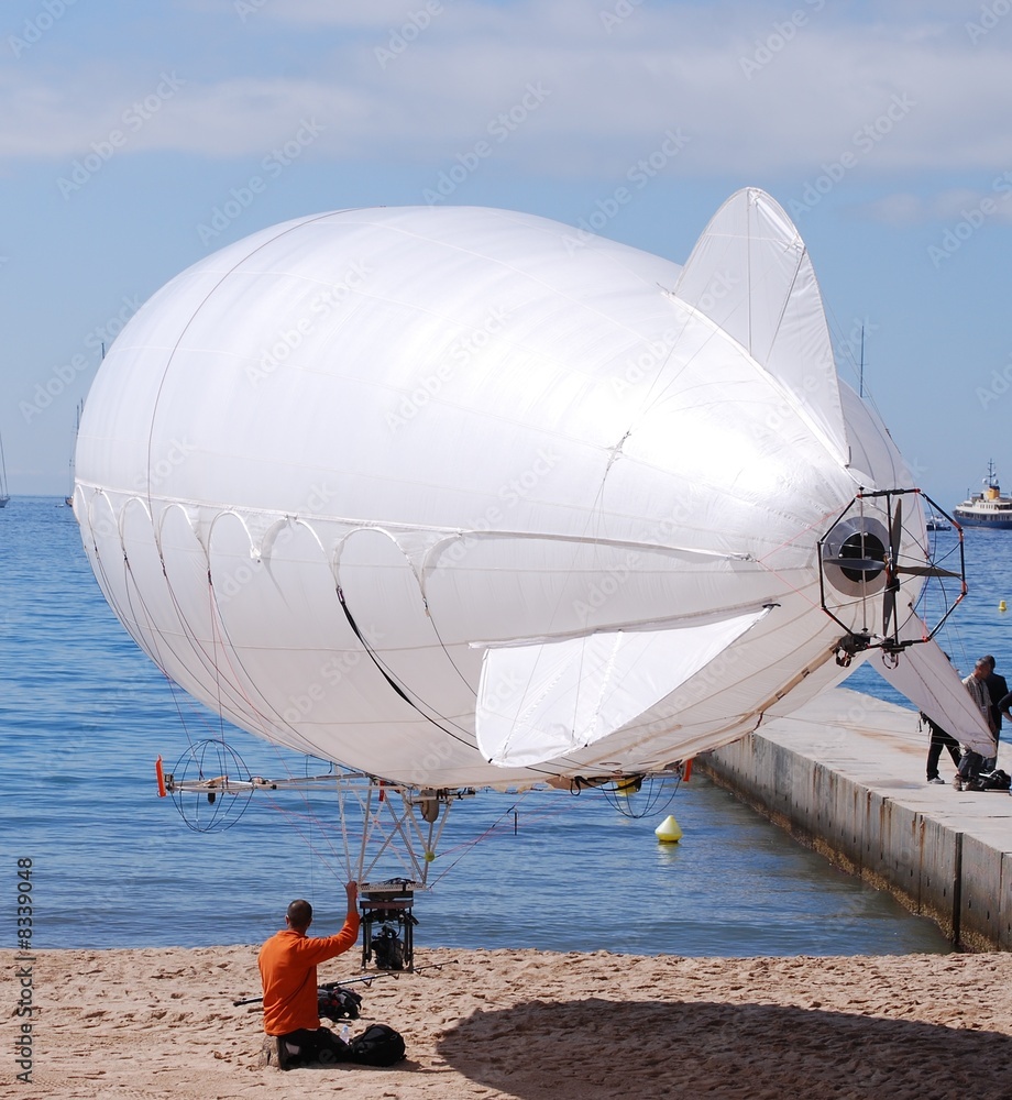 Obraz premium Un dirigeable