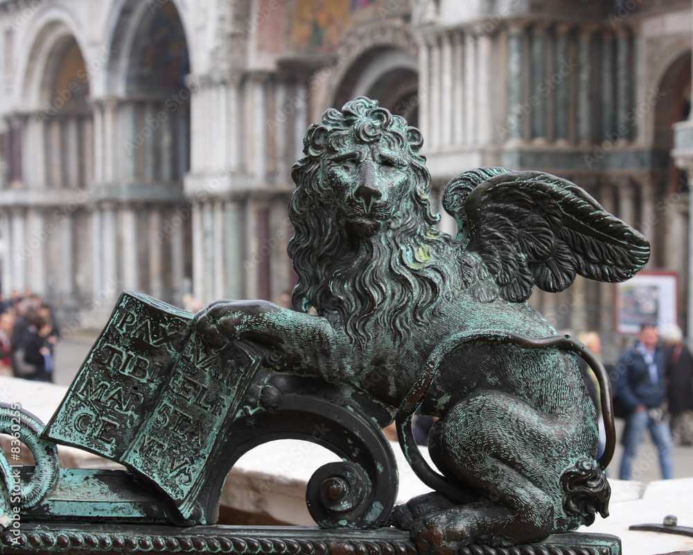 Obraz premium Winged lion sculpture-Venice traditional symbol