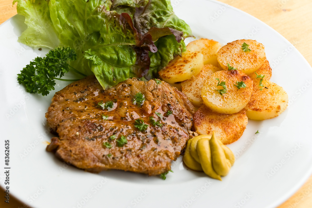gebratener schnitzel-mariniert.mit senf gebratener schnitzel-mariniert.mit senf
