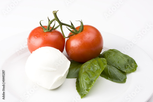 caprese: tomatoe, basil and mozarella cheese