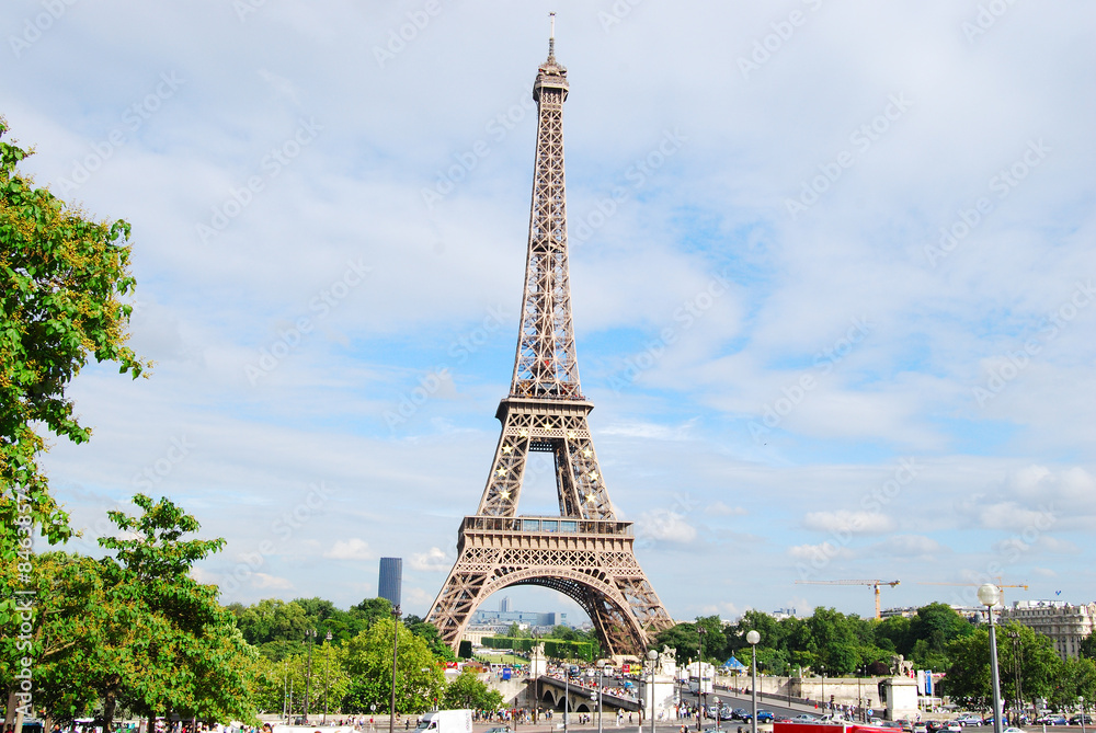 Fototapeta premium Sun lit Eiffel Tower
