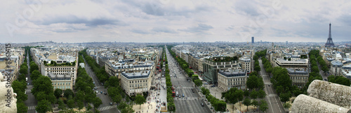 Champs-Elysées in Paris © SOMATUSCANI