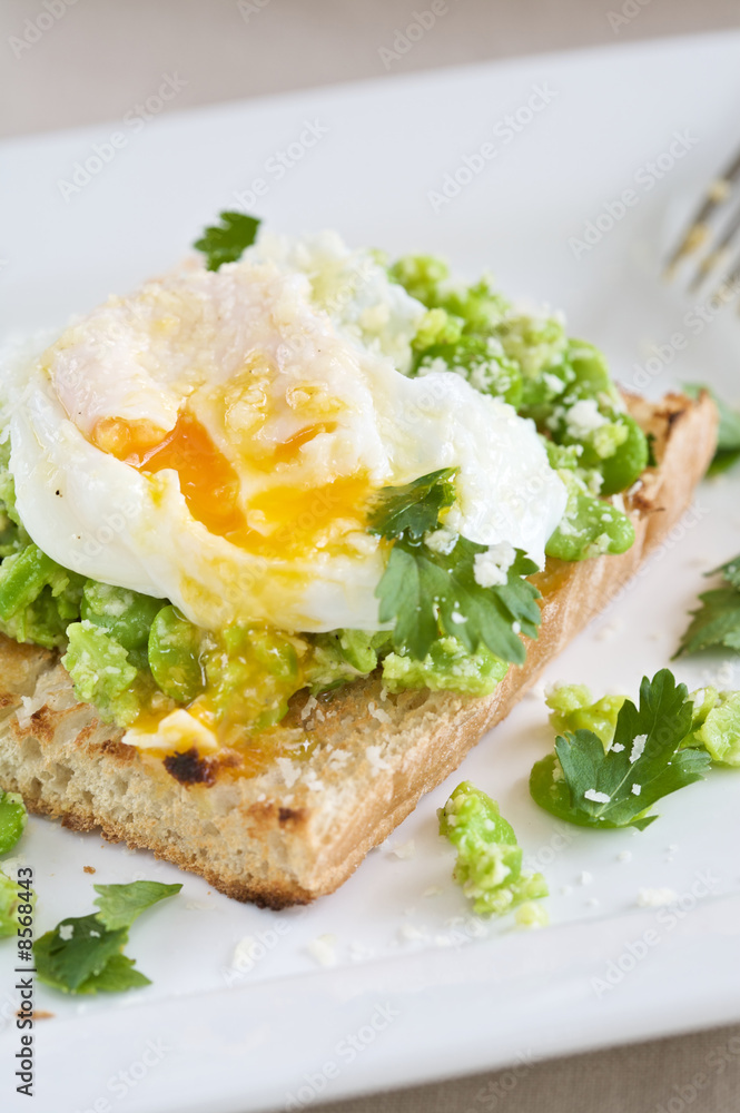 Broadbeans on toast Broadbeans on toast