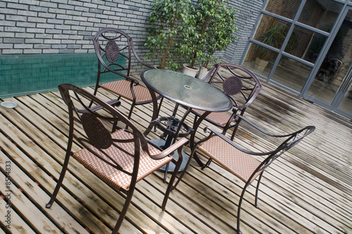 House patio with chairs and tabel
