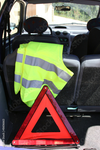 Wallpaper Mural warning triangle and yellow waistcoat in the car Torontodigital.ca