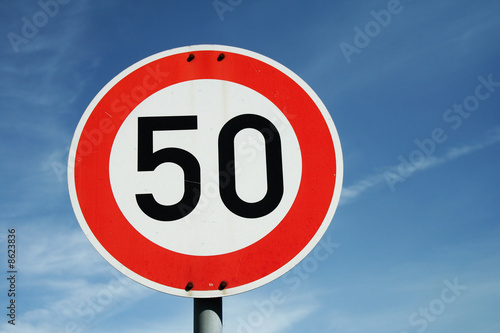 Straßenschild '50'