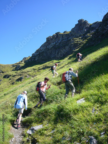 Wanderer steil bergauf
