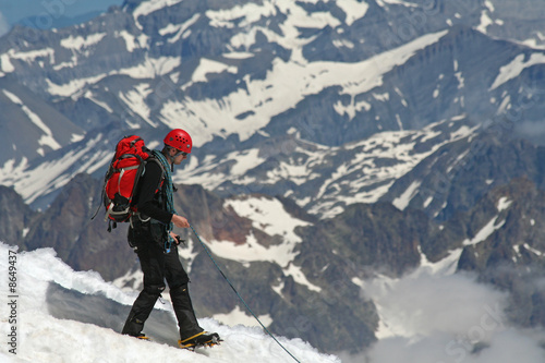 Alpiniste encordé