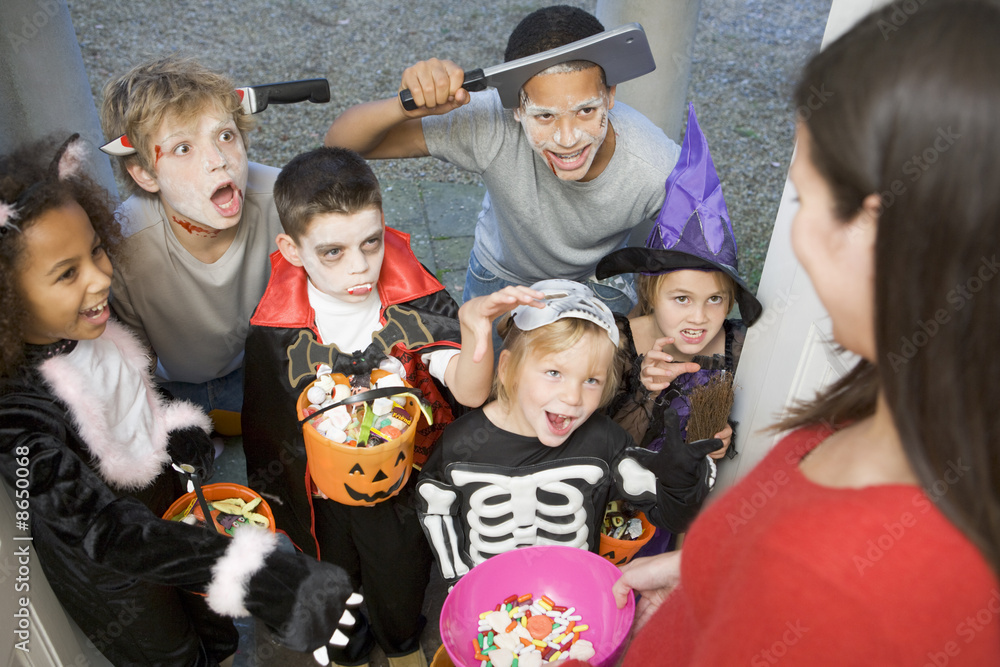 Naklejka premium Six children in costumes trick or treating