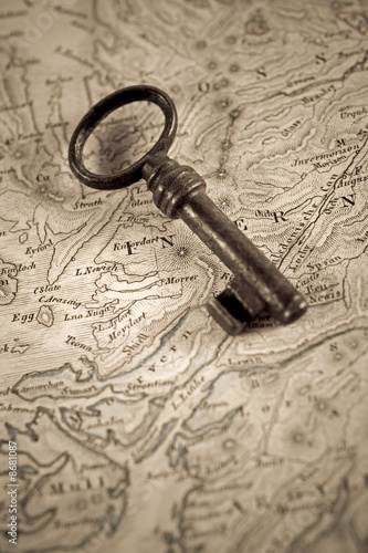 key and map © Hanik