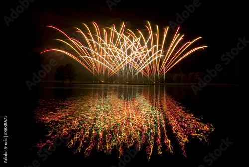 Herrliches Feuerwerk am See photo