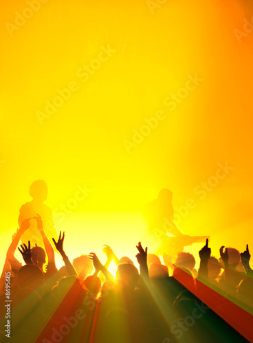 Lichtstrahlen bei gelbem Konzert