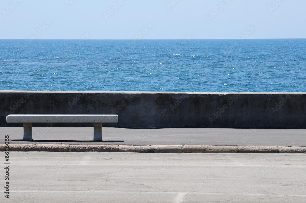 Panchina sul mare a Livorno