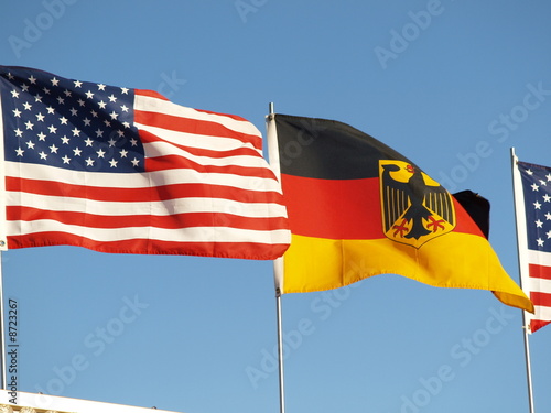 amerikanische und deutsche Flagge