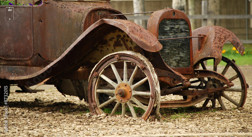 Fototapeta kuchenna Antique rusty truck 
