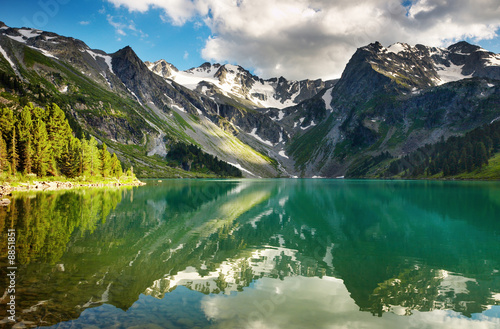 Fototapeta Naklejka Na Ścianę i Meble -  Beautiful lake in Altai mountains