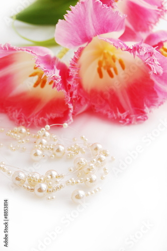 pink tulips and pearlnecklace  engagement concept