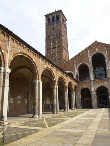 Iglesia de San Ambrosio en Milan  Italia 
