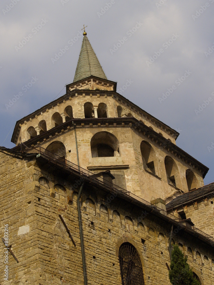 Torre de la iglesia de Santa María en Bergamo (Italia)