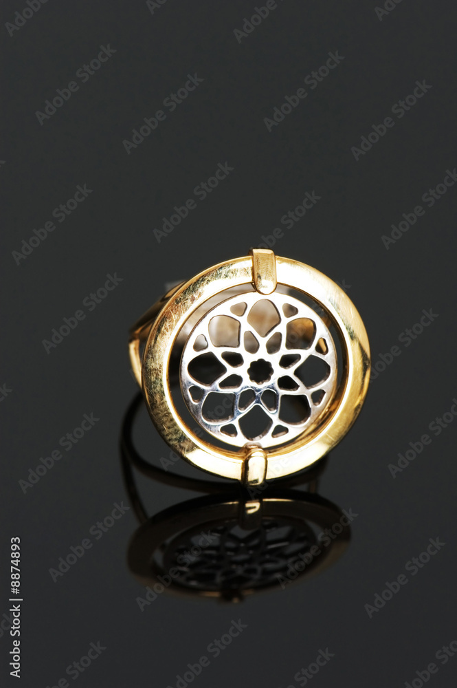 Fototapeta premium Golden ring on the highly reflective background