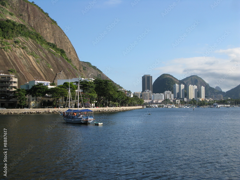 Naklejka premium Immeubles et collines, baie de Rio de Janeiro, Brésil