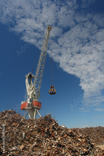 Crane to lift scrap
