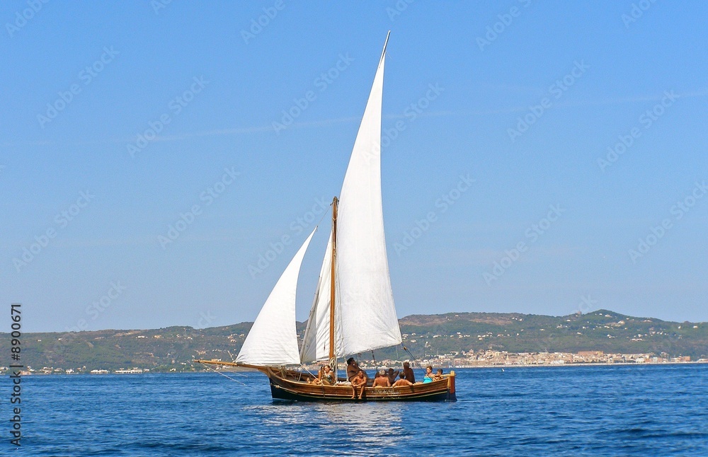 Barca a vela latina