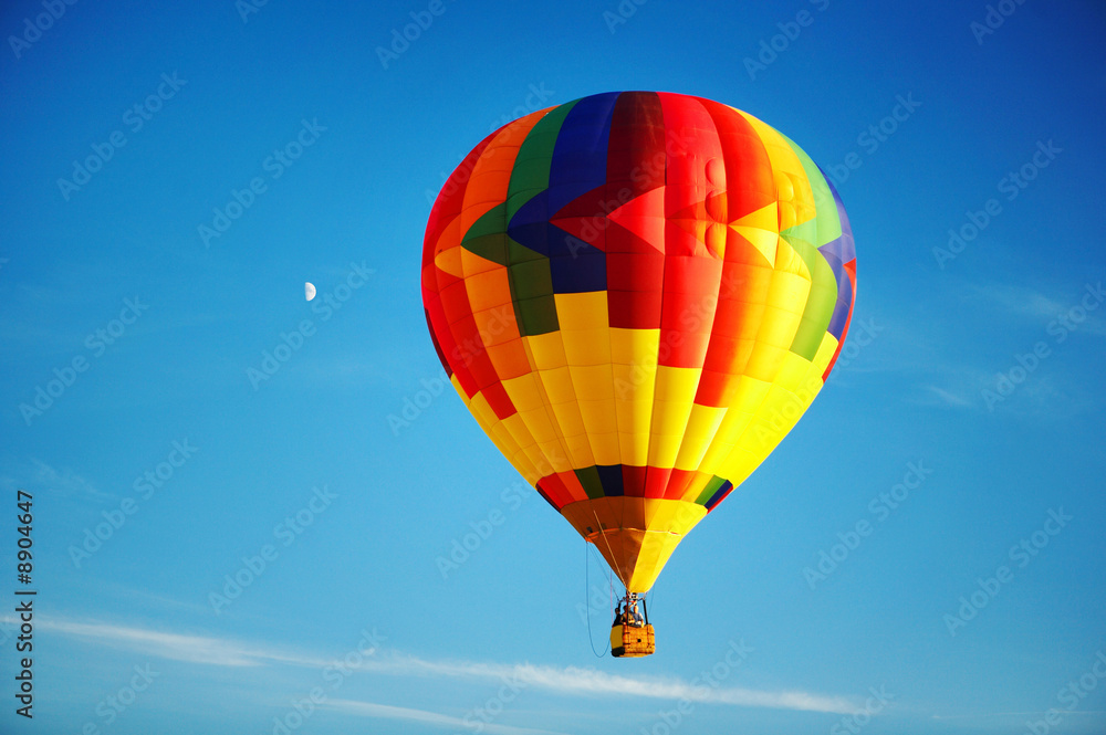 Obraz premium Multicoloured balloon flying in the clean blue sky.