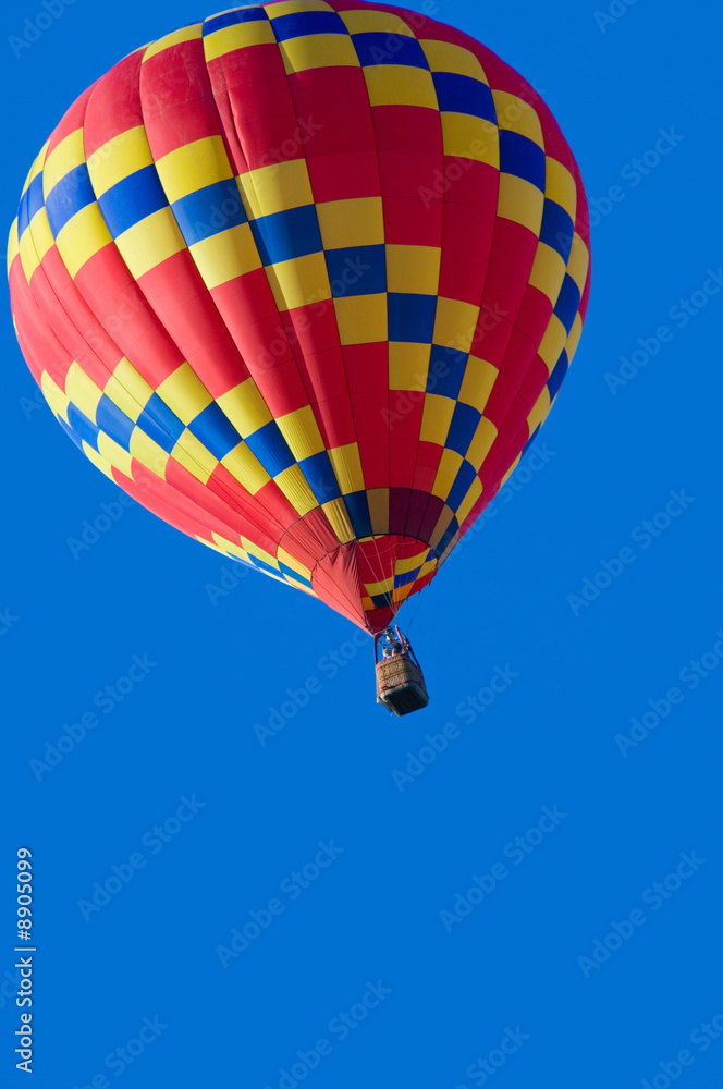 Fototapeta premium A hot air balloon in front of a blue sky with copy space