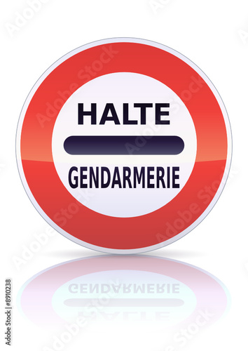 Arrêt au poste de gendarmerie (reflet métal)