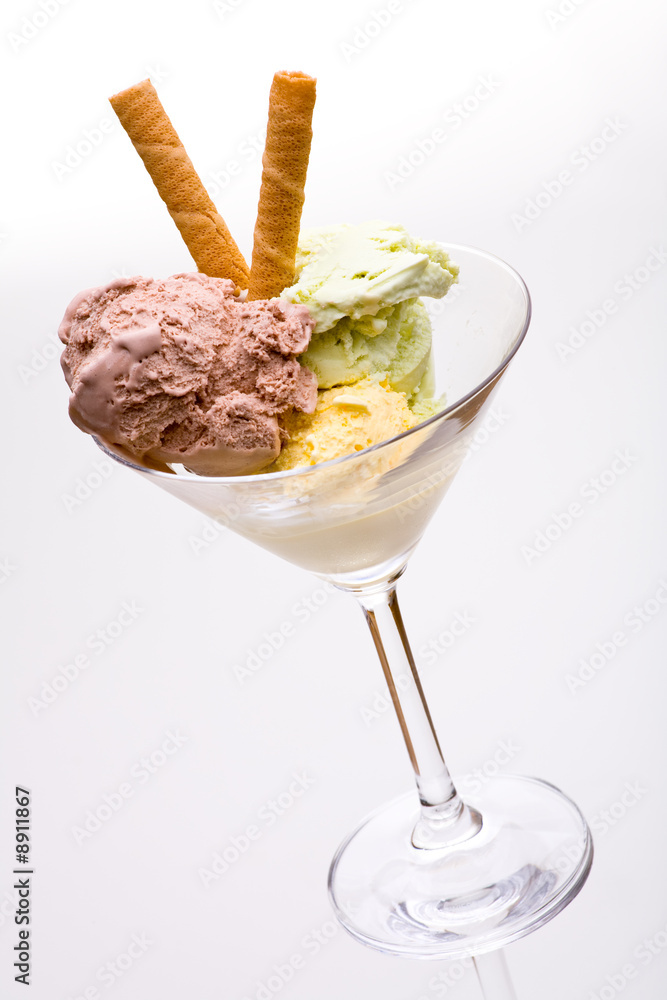 Eisbecher mit drei Sorten Eis von oben betrachtet Stock Photo | Adobe Stock