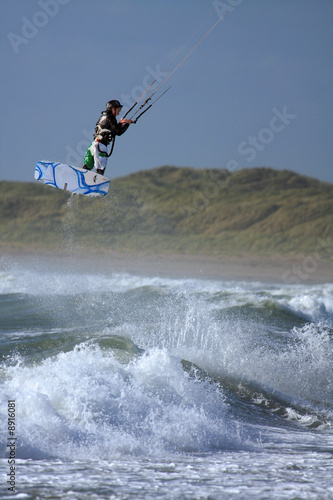 Canvas Print People kite surfing at Rhosneiger