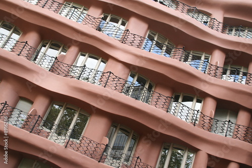 Canvastavla Casa Mila, la façade arrière