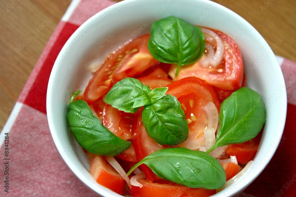 tomaten mit basilikum und zwiebel tomaten mit basilikum und zwiebel