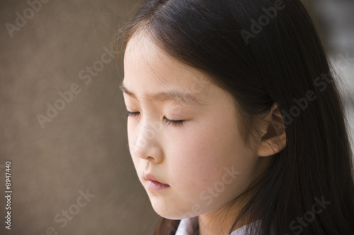 asian child praying
